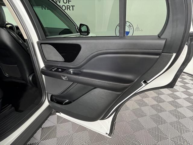 Photo of 2023 Pristine White Metallic Tri-Coat Lincoln Aviator