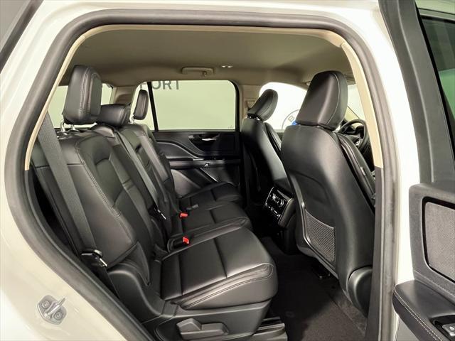 Photo of 2023 Pristine White Metallic Tri-Coat Lincoln Aviator