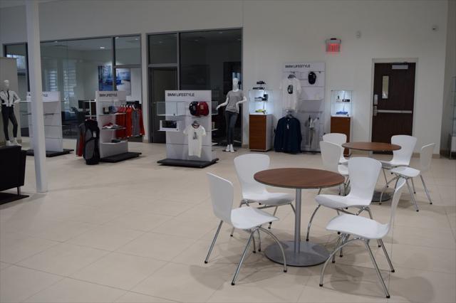 Photo of 2023 Pristine White Metallic Tri-Coat Lincoln Aviator