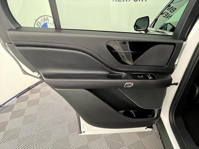 Photo of 2023 Pristine White Metallic Tri-Coat Lincoln Aviator