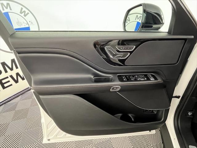 Photo of 2023 Pristine White Metallic Tri-Coat Lincoln Aviator