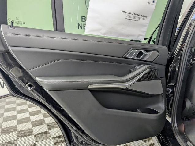 Photo of 2026 Black Sapphire Metallic BMW X7