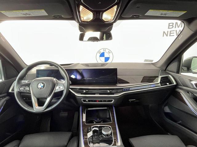 Photo of 2024 Mineral White Metallic BMW X5