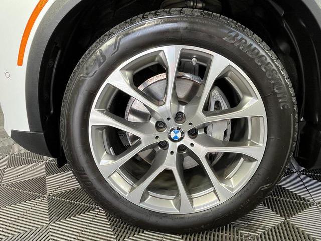 Photo of 2024 Mineral White Metallic BMW X5