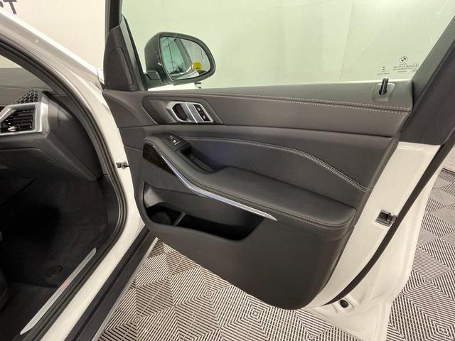 Photo of 2024 Mineral White Metallic BMW X5