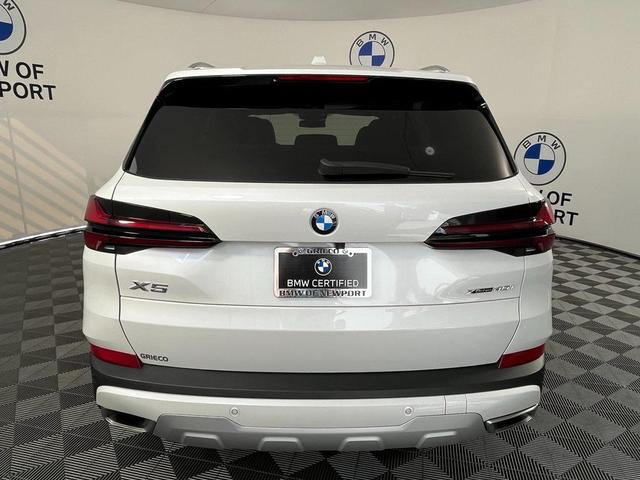 Photo of 2024 Mineral White Metallic BMW X5