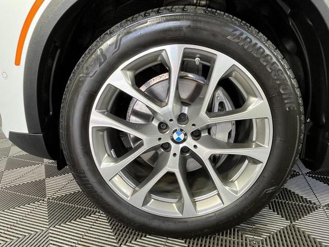 Photo of 2024 Mineral White Metallic BMW X5