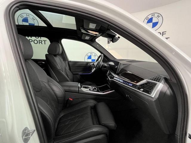 Photo of 2024 Mineral White Metallic BMW X5