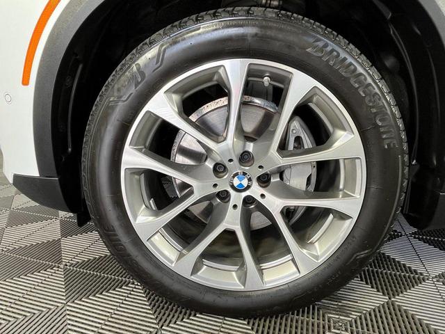 Photo of 2024 Mineral White Metallic BMW X5