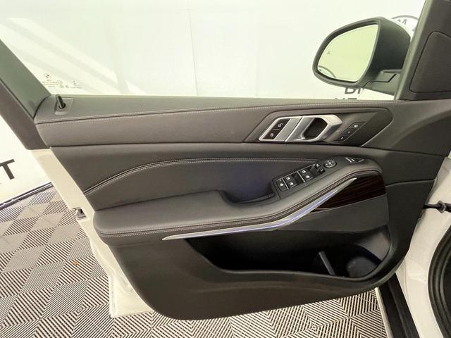 Photo of 2024 Mineral White Metallic BMW X5