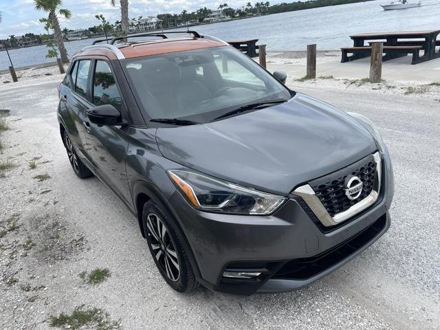 Photo of 2019 Gun Metallic / Monarch Orange Nissan Kicks