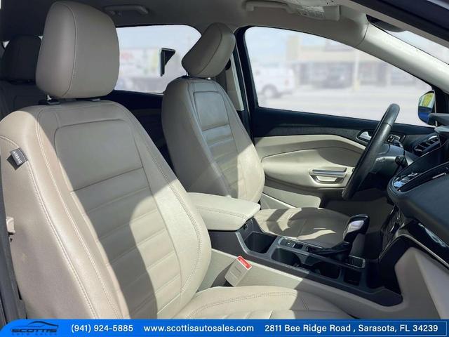 Photo of 2018 White Gold Metallic Ford Escape