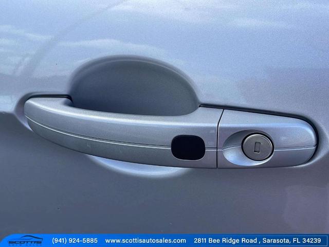 Photo of 2018 White Gold Metallic Ford Escape