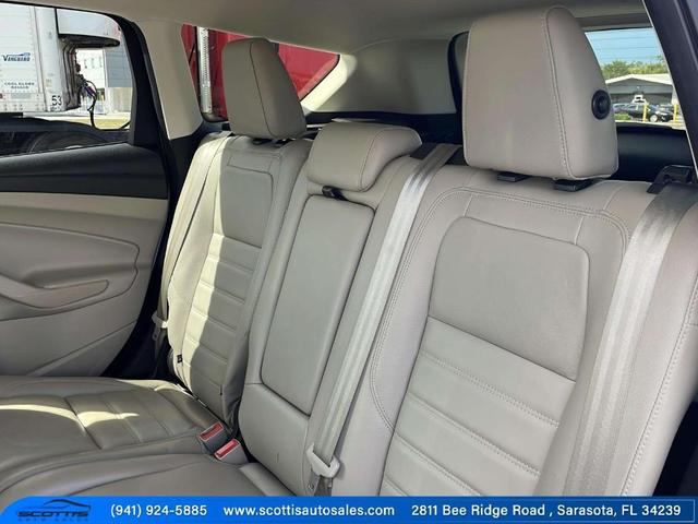 Photo of 2018 White Gold Metallic Ford Escape