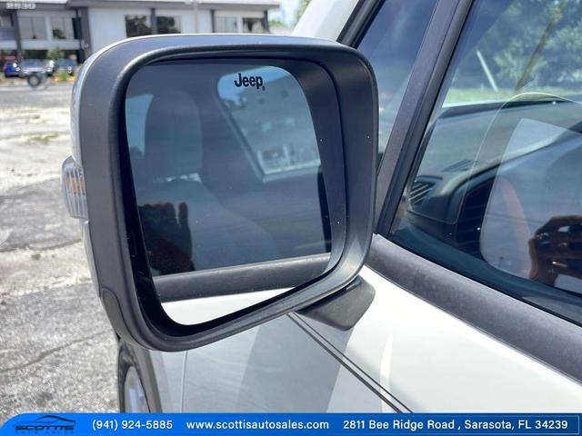 Photo of 2017 Alpine White Jeep Renegade