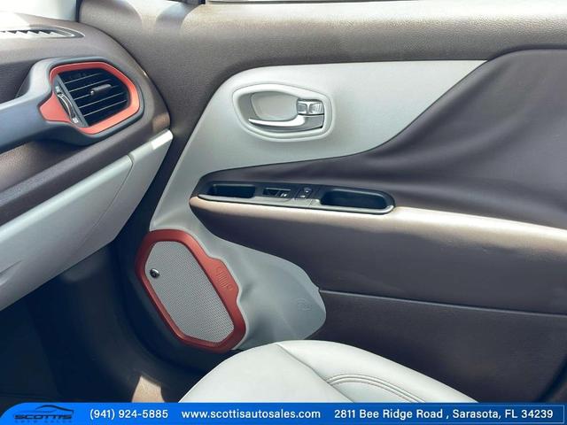 Photo of 2017 Alpine White Jeep Renegade
