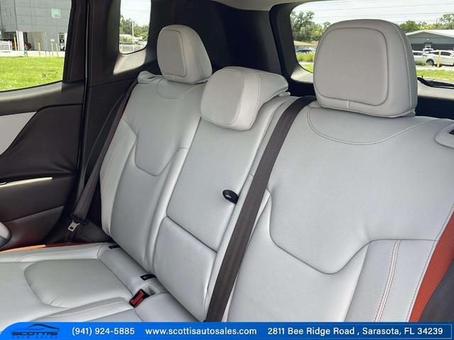 Photo of 2017 Alpine White Jeep Renegade