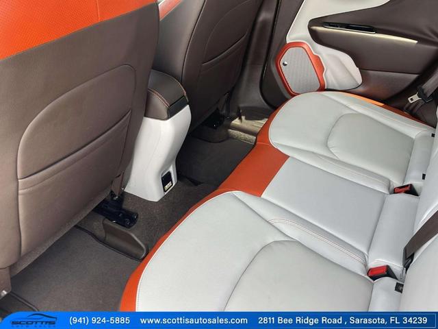Photo of 2017 Alpine White Jeep Renegade