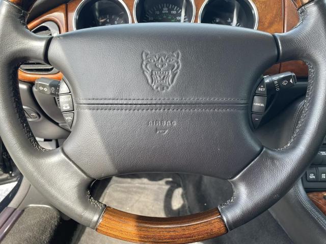 Photo of 2004 Ebony Jaguar XKR