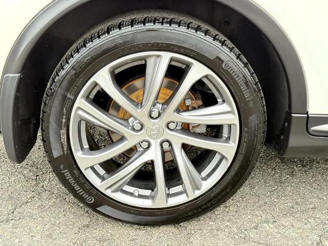 Photo of 2017 Majestic White INFINITI QX50