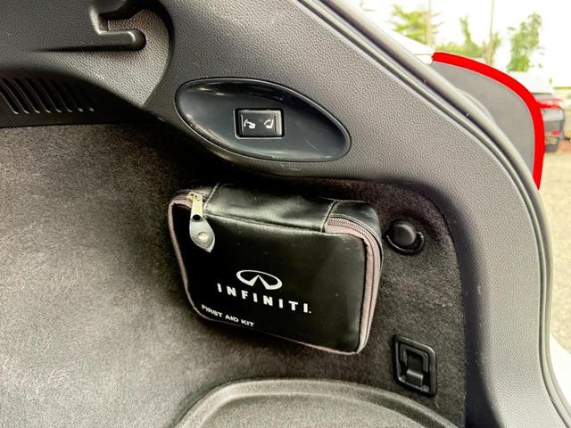 Photo of 2017 Majestic White INFINITI QX50