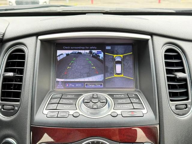 Photo of 2017 Majestic White INFINITI QX50