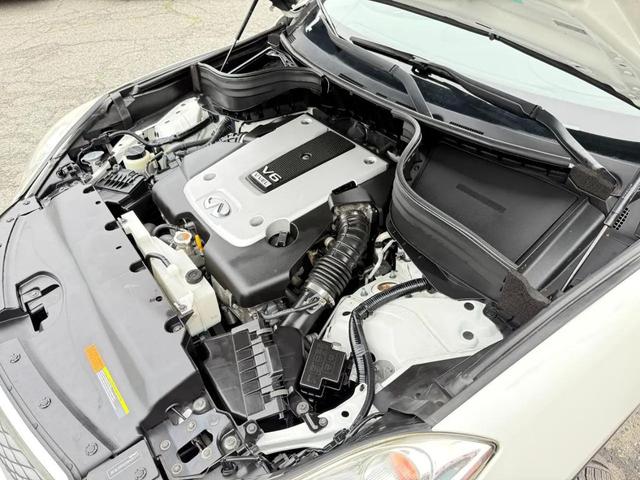 Photo of 2017 Majestic White INFINITI QX50