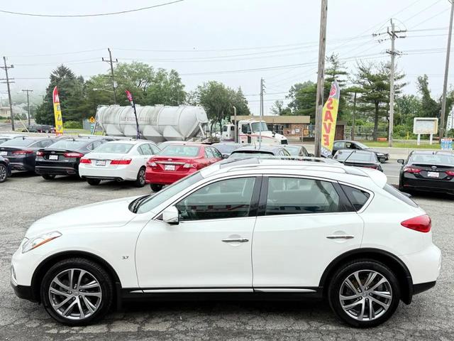 Photo of 2017 Majestic White INFINITI QX50