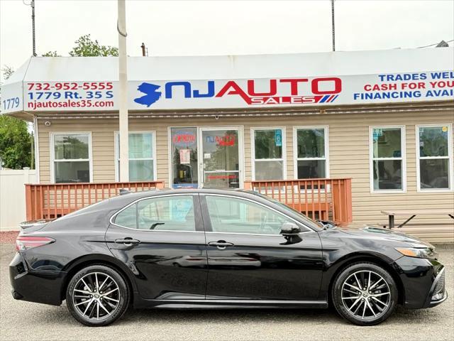 Photo of 2021 Midnight Black Metallic Toyota Camry