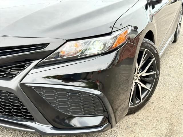 Photo of 2021 Midnight Black Metallic Toyota Camry