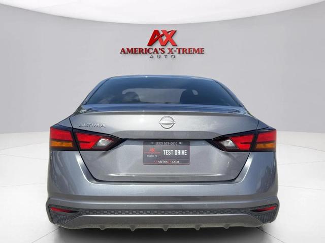 Photo of 2024 Gun Metallic Nissan Altima