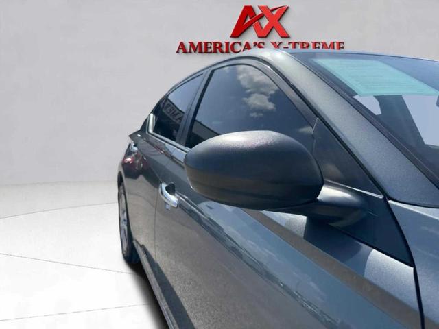 Photo of 2024 Gun Metallic Nissan Altima