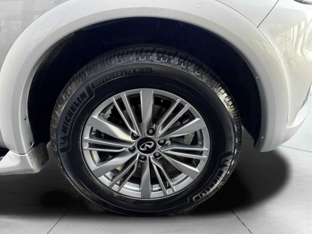 Photo of 2018 Liquid Platinum INFINITI QX80