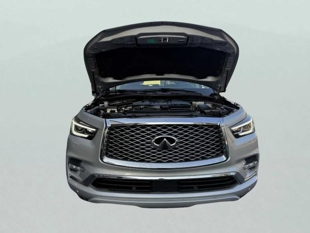 Photo of 2018 Liquid Platinum INFINITI QX80
