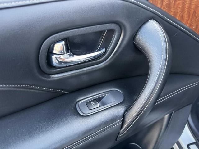 Photo of 2018 Liquid Platinum INFINITI QX80