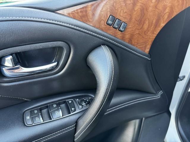 Photo of 2018 Liquid Platinum INFINITI QX80