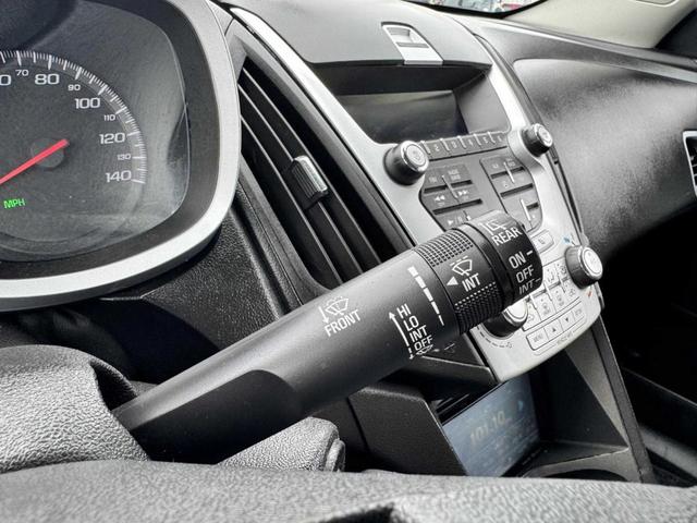 Photo of 2013 Silver Ice Metallic Chevrolet Equinox
