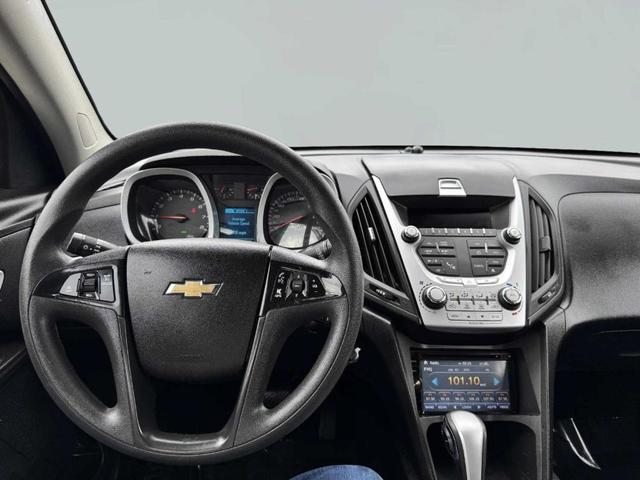 Photo of 2013 Silver Ice Metallic Chevrolet Equinox