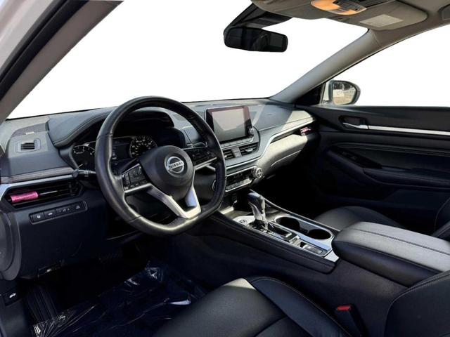 Photo of 2022 White Nissan Altima