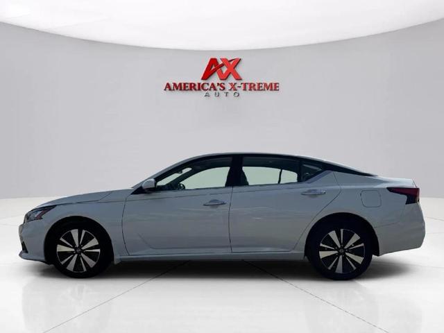 Photo of 2022 White Nissan Altima