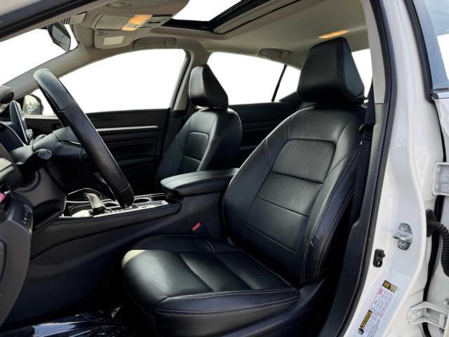 Photo of 2022 White Nissan Altima