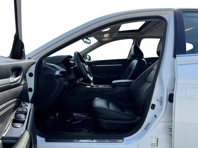 Photo of 2022 White Nissan Altima