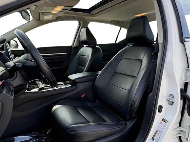 Photo of 2022 White Nissan Altima