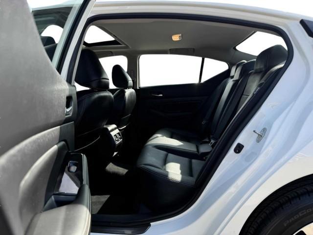 Photo of 2022 White Nissan Altima
