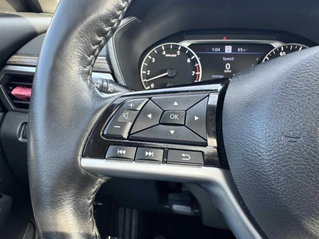 Photo of 2022 White Nissan Altima