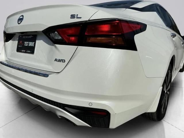 Photo of 2022 White Nissan Altima