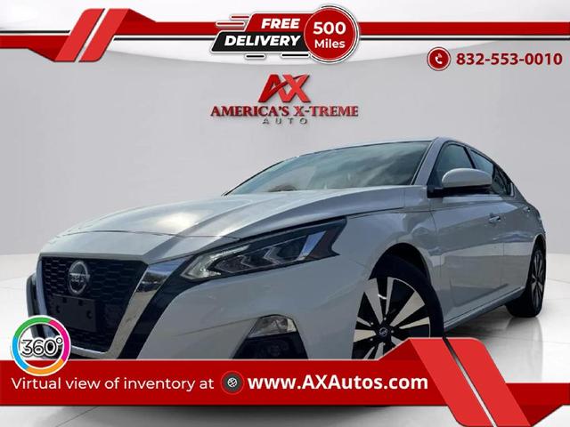 Photo of 2022 White Nissan Altima