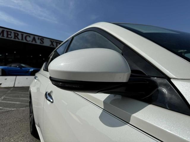 Photo of 2022 White Nissan Altima