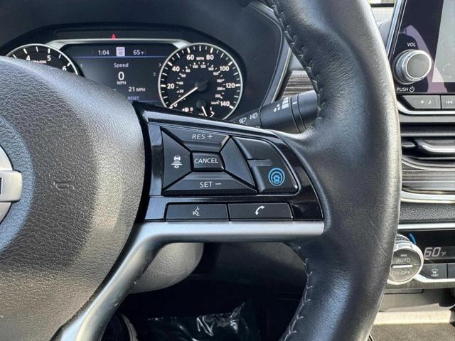 Photo of 2022 White Nissan Altima