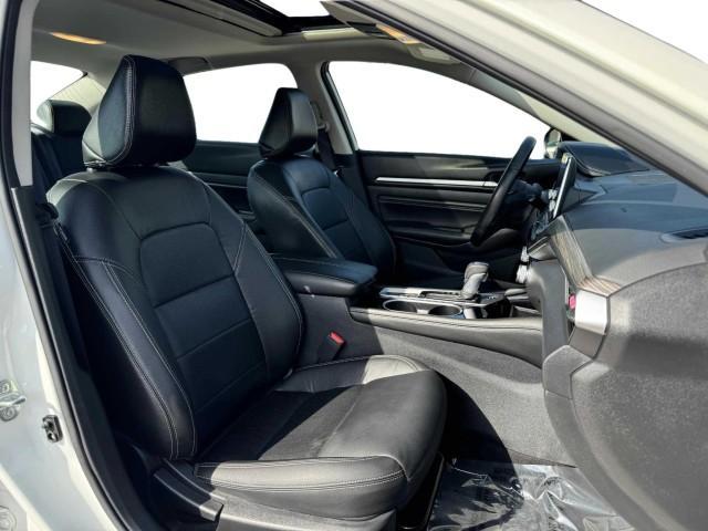 Photo of 2022 White Nissan Altima